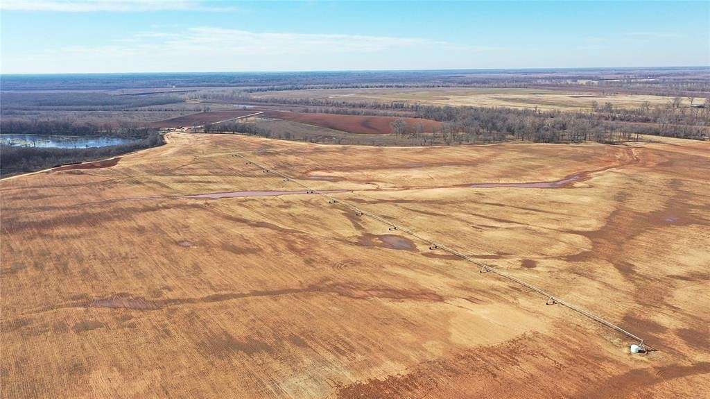 912 Acres of Agricultural Land for Sale in De Kalb, Texas