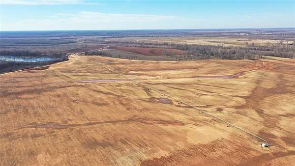 911.68 Acres of Agricultural Land for Sale in De Kalb, Texas