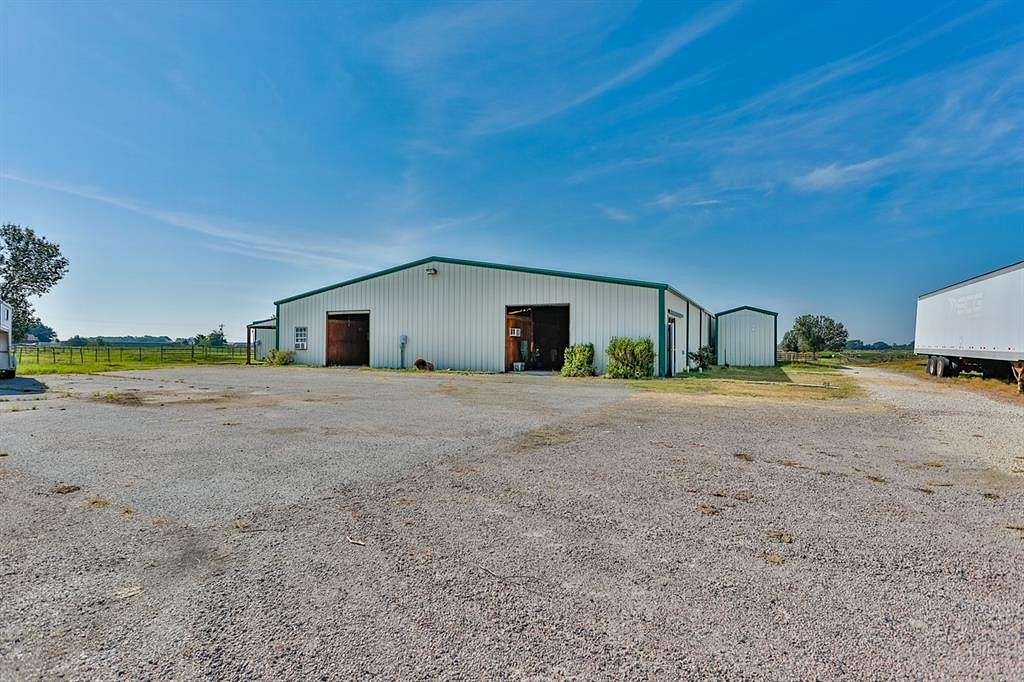 10 Acres of Agricultural Land for Sale in Whitesboro, Texas