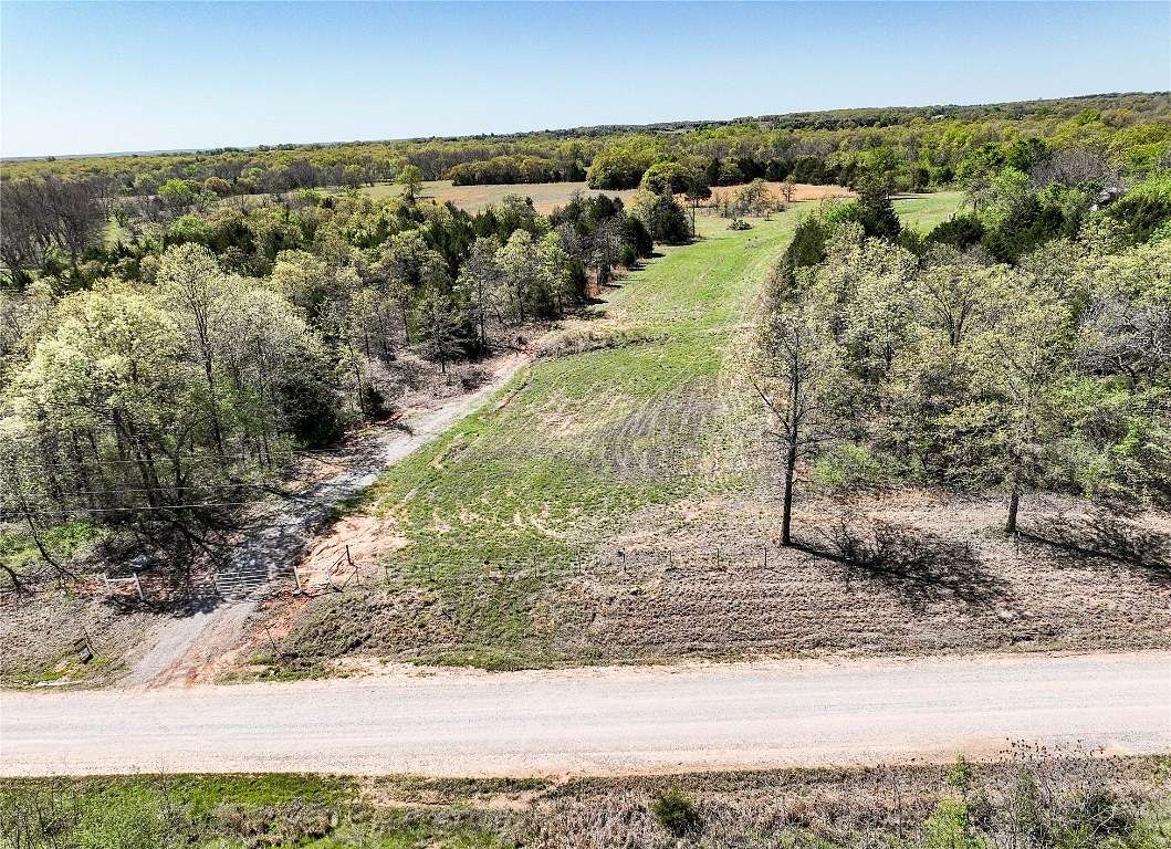 10 Acres of Land for Sale in Chandler, Oklahoma