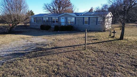 3.8 Acres of Residential Land with Home for Sale in Pauls Valley, Oklahoma
