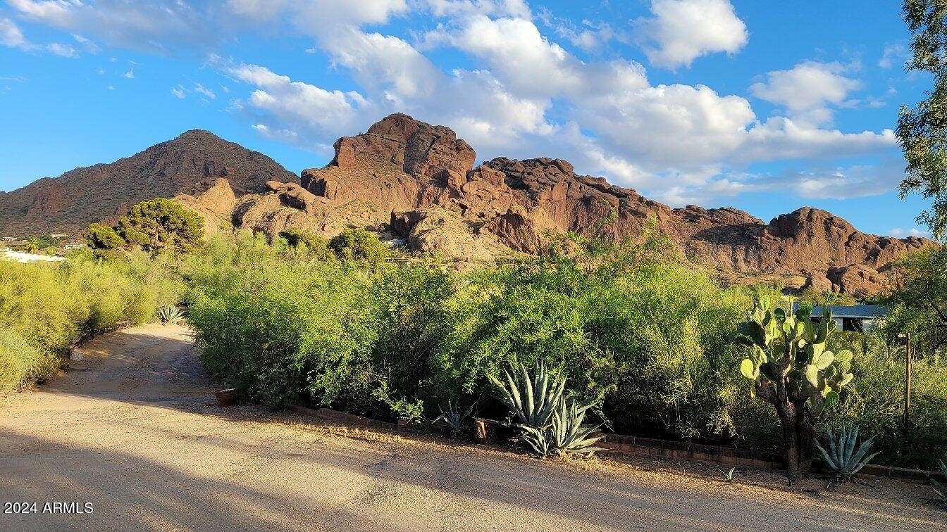 1.7 Acres of Residential Land for Sale in Paradise Valley, Arizona