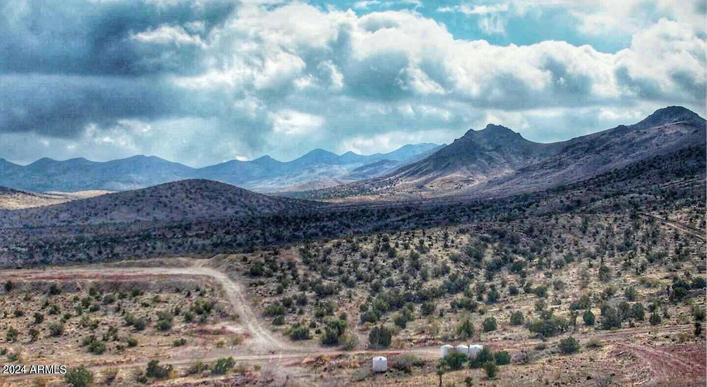 346 Acres of Land for Sale in Golden Valley, Arizona