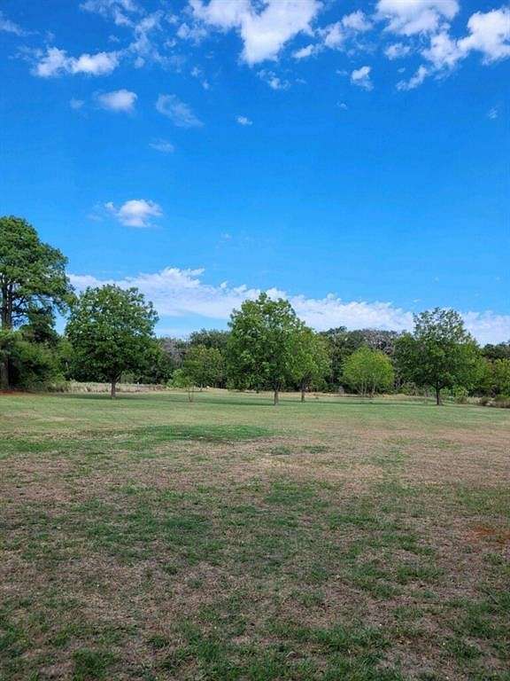 3 Acres of Residential Land with Home for Sale in Kemp, Texas
