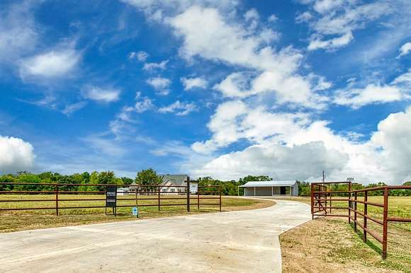 52.5 Acres of Land with Home for Sale in Brashear, Texas