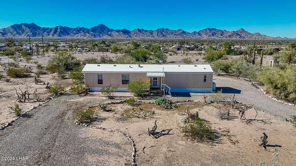 2.1 Acres of Residential Land with Home for Sale in Quartzsite, Arizona