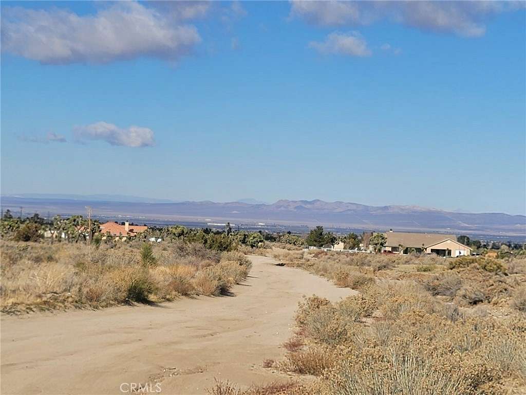 20 Acres of Land for Sale in Phelan, California