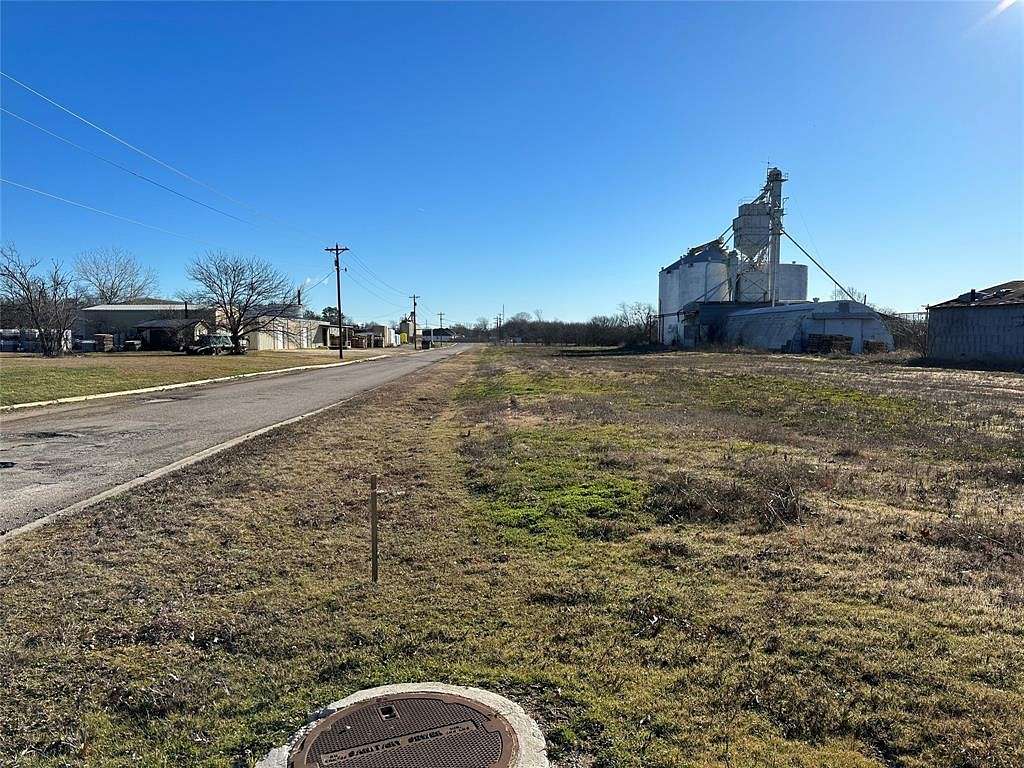 0.4 Acres of Mixed-Use Land for Sale in Whitesboro, Texas