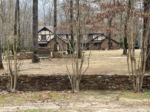 13.9 Acres of Land with Home for Sale in Camden, Arkansas