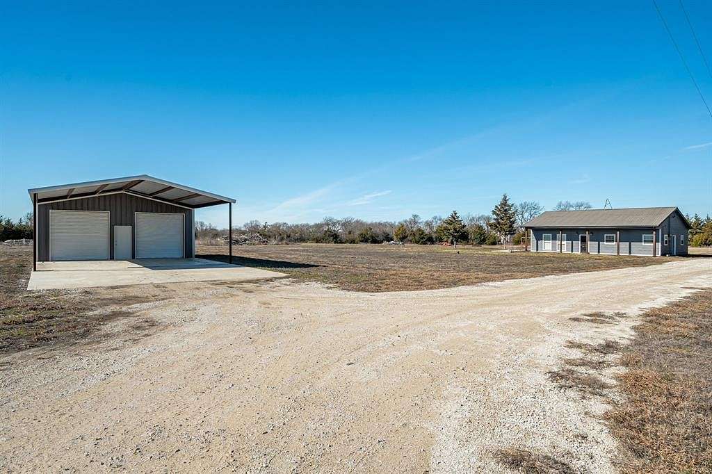 2.8 Acres of Residential Land with Home for Sale in Trenton, Texas
