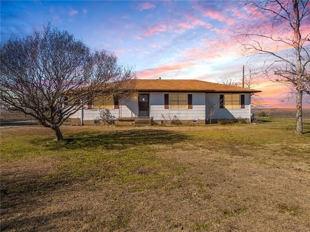 175 Acres of Agricultural Land with Home for Sale in Penelope, Texas