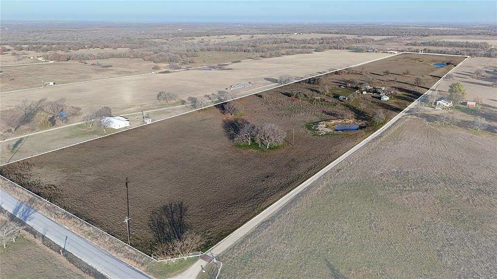 24.1 Acres of Agricultural Land for Sale in Nocona, Texas