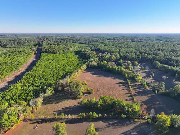 21.9 Acres of Land with Home for Sale in Jasper, Texas