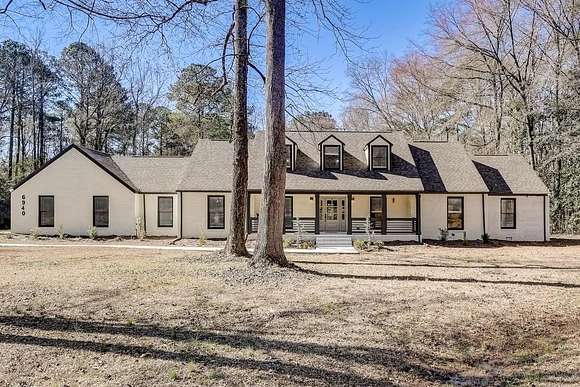 3.1 Acres of Residential Land with Home for Sale in Macon, Georgia
