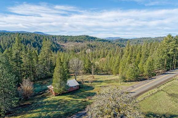 10 Acres of Land with Home for Sale in Eagle Point, Oregon