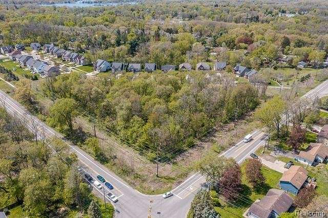 4.5 Acres of Residential Land for Sale in Commerce Township, Michigan