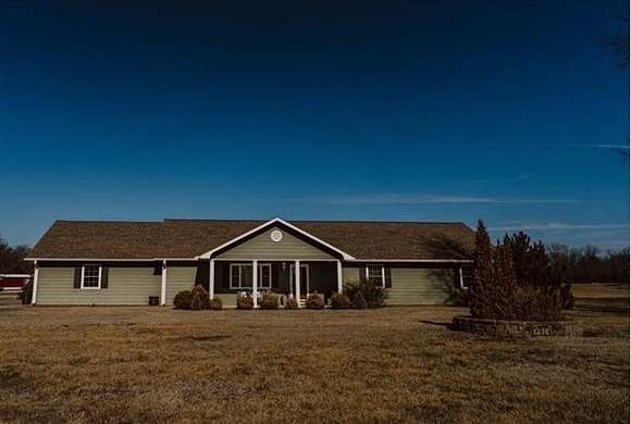 3 Acres of Residential Land with Home for Sale in Iola, Kansas