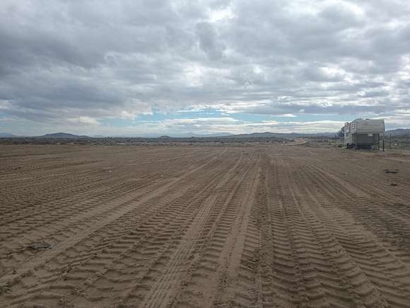 40 Acres of Land for Sale in Hinkley, California