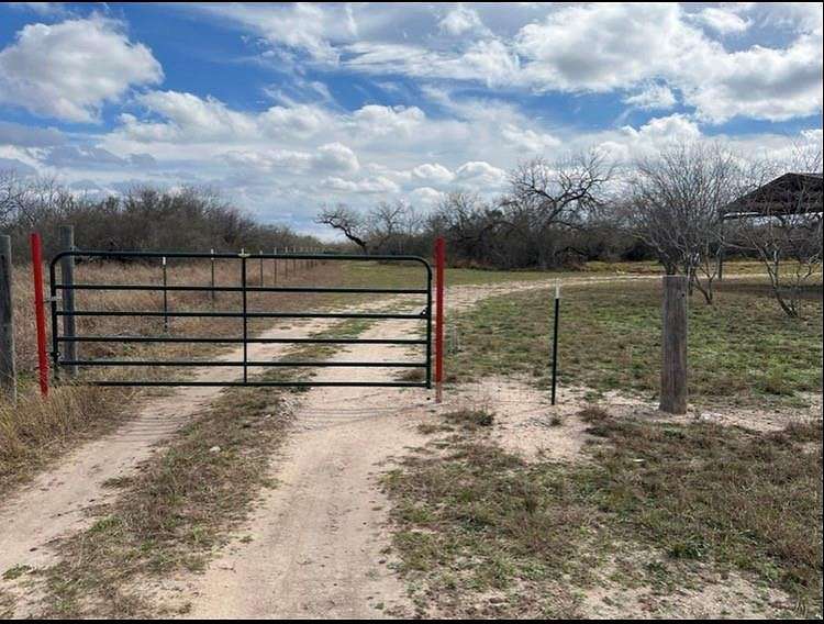 10.1 Acres of Land for Sale in San Diego, Texas