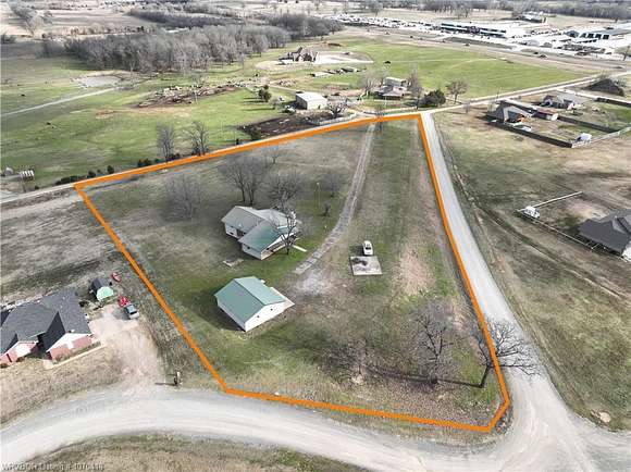 4 Acres of Residential Land with Home for Sale in Howe, Oklahoma