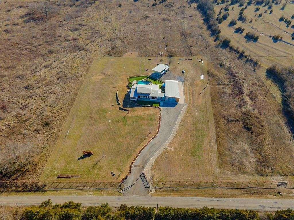 3.5 Acres of Residential Land with Home for Sale in Van Alstyne, Texas