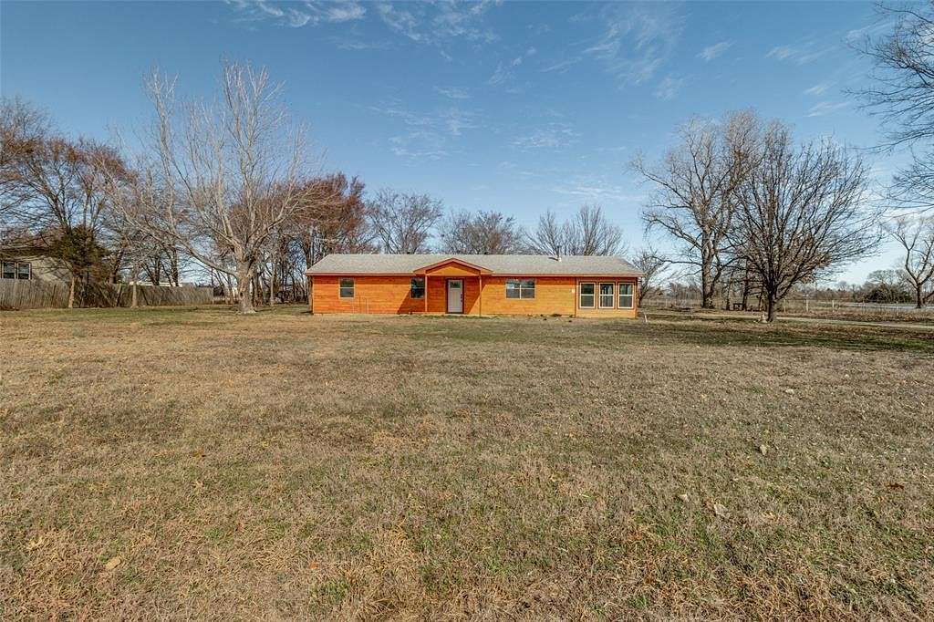 5 Acres of Residential Land with Home for Sale in Whitesboro, Texas