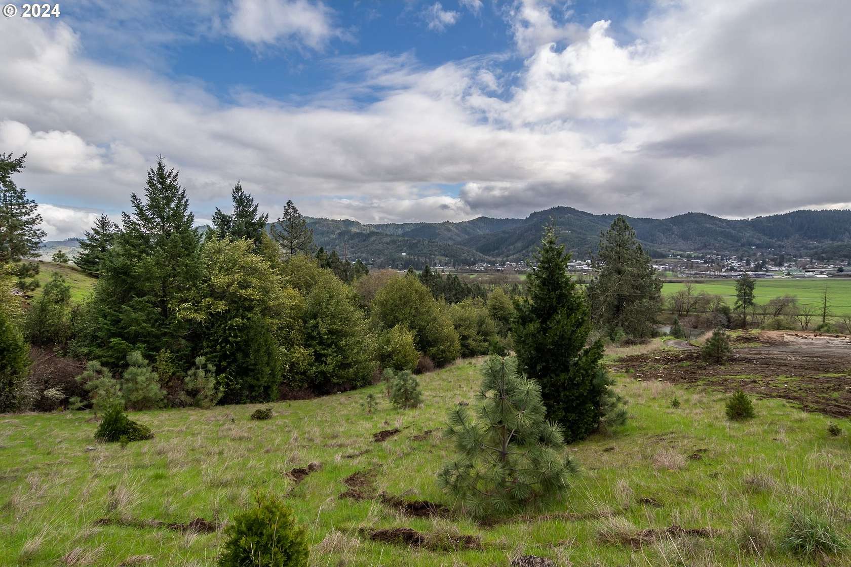 5 Acres of Residential Land for Sale in Myrtle Creek, Oregon