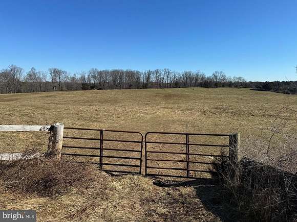 18 Acres of Agricultural Land for Sale in Aldie, Virginia