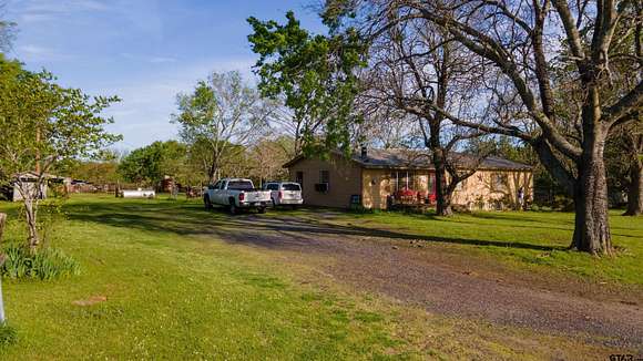 2.099 Acres of Residential Land with Home for Sale in Alba, Texas