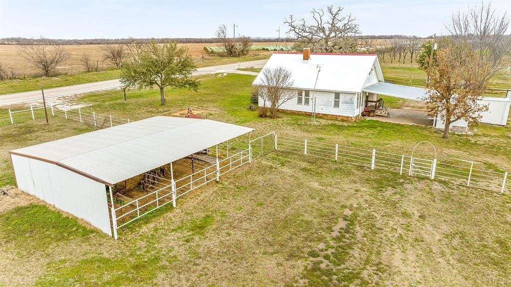 2.5 Acres of Residential Land with Home for Sale in De Leon, Texas
