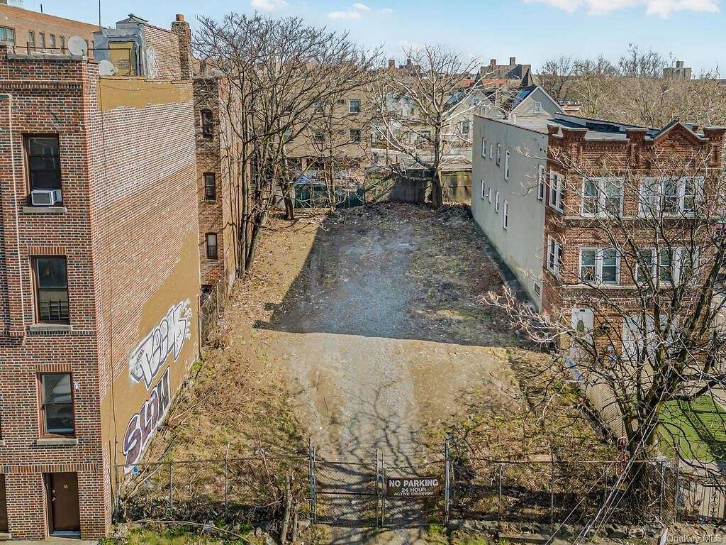 0.05 Acres of Land for Sale in Bronx, New York