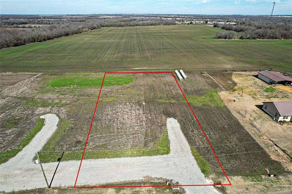 1 Acre of Land for Sale in Whitewright, Texas