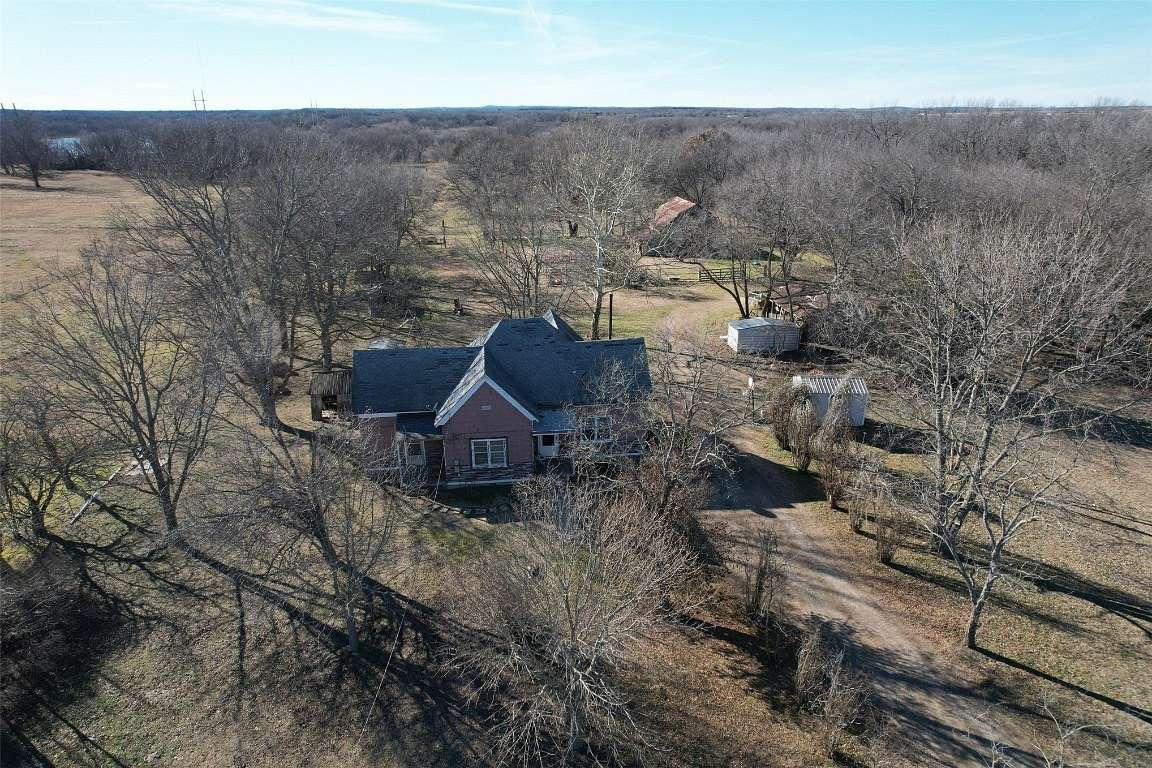 10 Acres of Residential Land with Home for Sale in Wetumka, Oklahoma