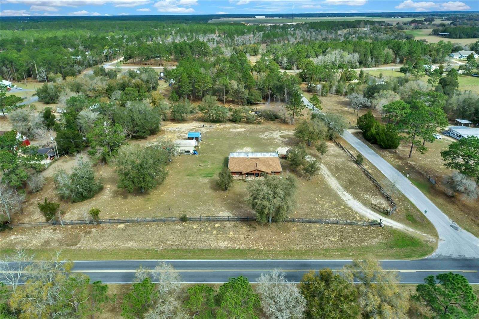 2 Acres of Residential Land with Home for Sale in Morriston, Florida