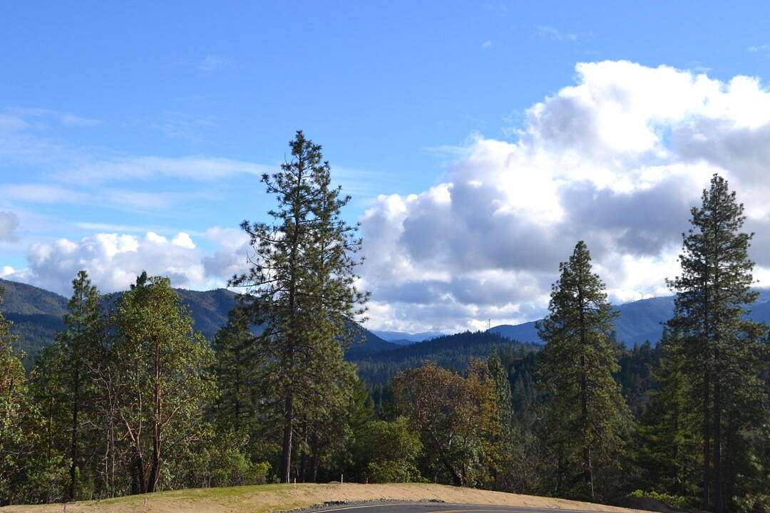 2.2 Acres of Residential Land for Sale in Grants Pass, Oregon