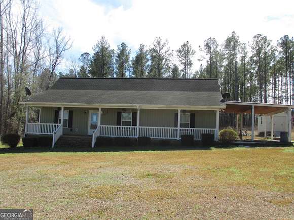 4.6 Acres of Residential Land with Home for Sale in Hazlehurst, Georgia