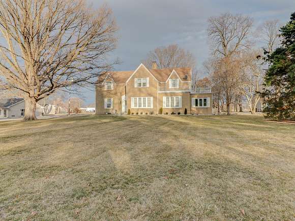 2.1 Acres of Residential Land with Home for Sale in Tuscola, Illinois