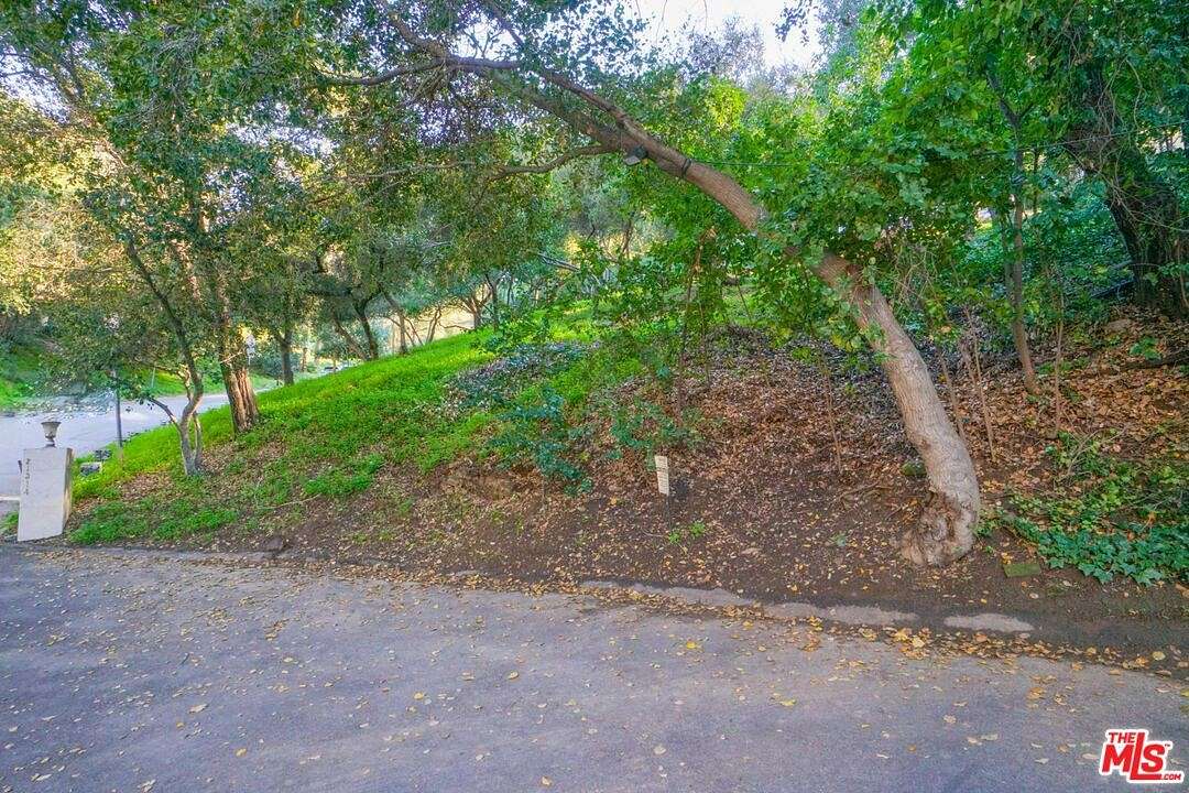 0.15 Acres of Residential Land for Sale in Woodland Hills, California