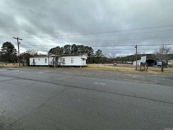 2.3 Acres of Improved Mixed-Use Land for Sale in Clinton, Arkansas