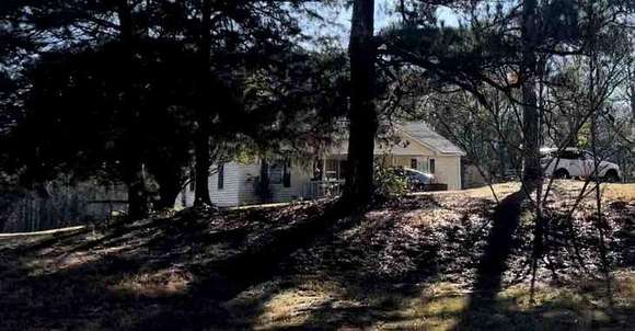 8 Acres of Residential Land with Home for Sale in Pittsview, Alabama
