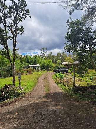 1 Acre of Residential Land with Home for Sale in Mountain View, Hawaii