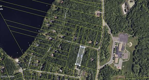 0.97 Acres of Residential Land for Sale in Shohola, Pennsylvania
