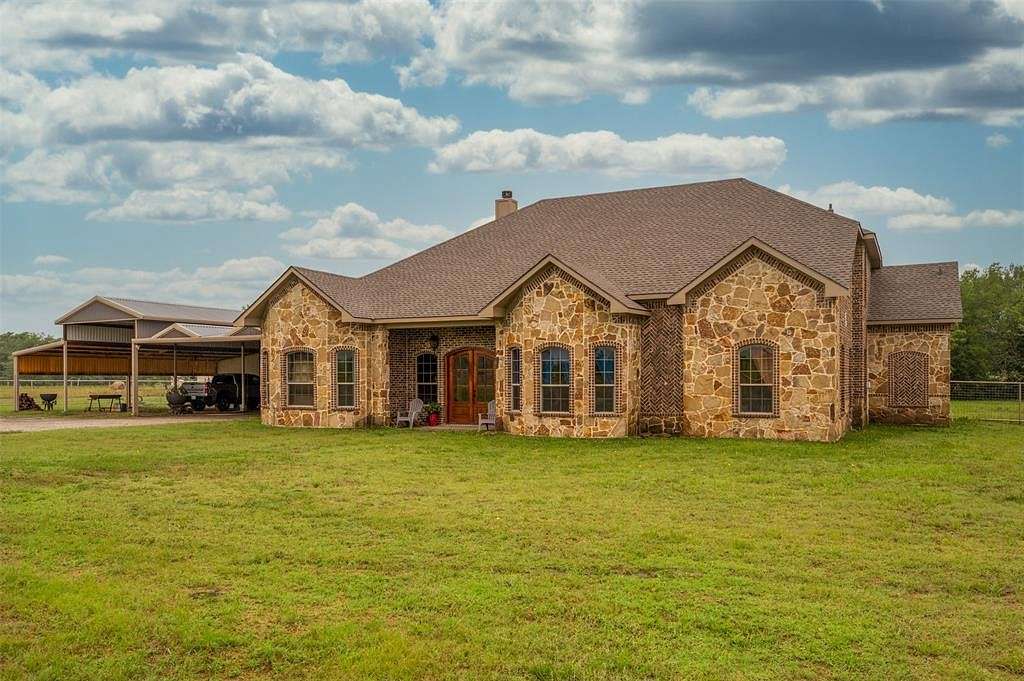 10.6 Acres of Land with Home for Sale in Greenville, Texas