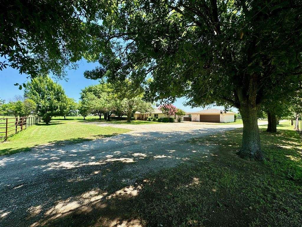 19.54 Acres of Land with Home for Sale in Bluff Dale, Texas