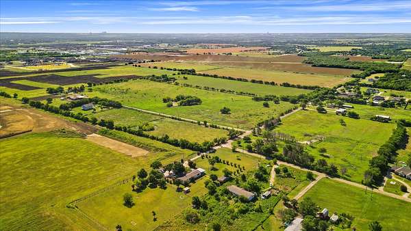 10 Acres of Agricultural Land for Sale in Venus, Texas