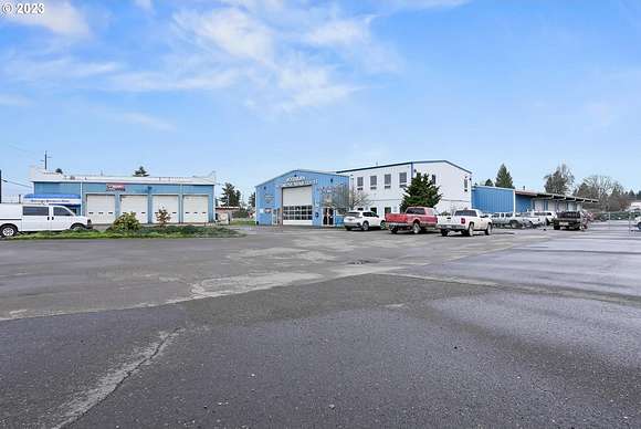 3 Acres of Improved Commercial Land for Sale in Woodburn, Oregon