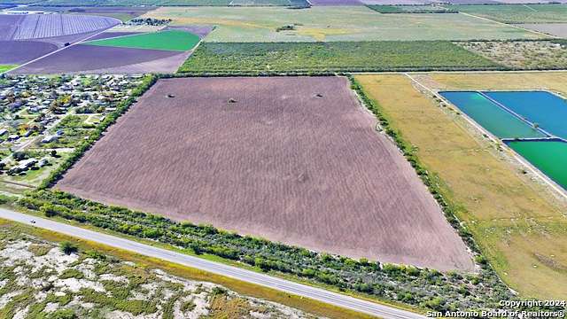 70.4 Acres of Agricultural Land for Sale in La Pryor, Texas