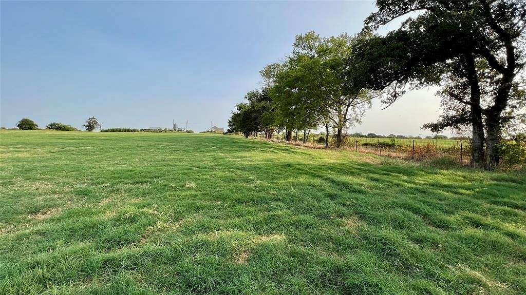 1.7 Acres of Improved Residential Land for Sale in Yantis, Texas