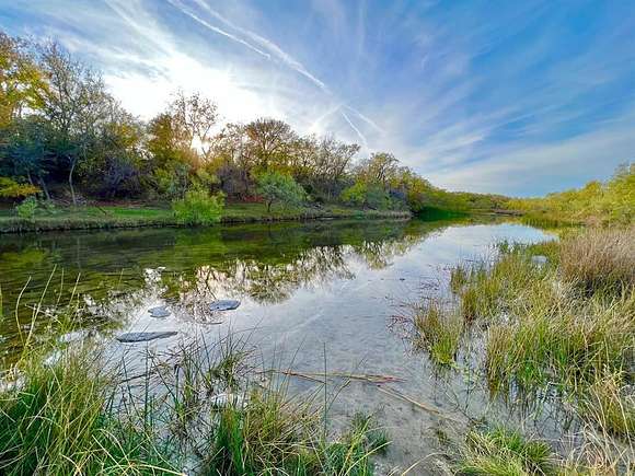 300 Acres of Recreational Land & Farm for Sale in Voss, Texas