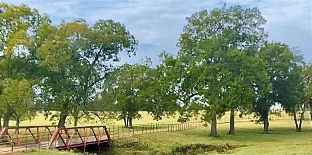 18.4 Acres of Land for Sale in Whitesboro, Texas